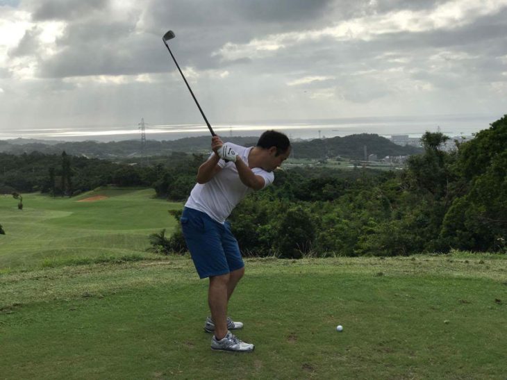 薄毛が沖縄でゴルフデビューしました。